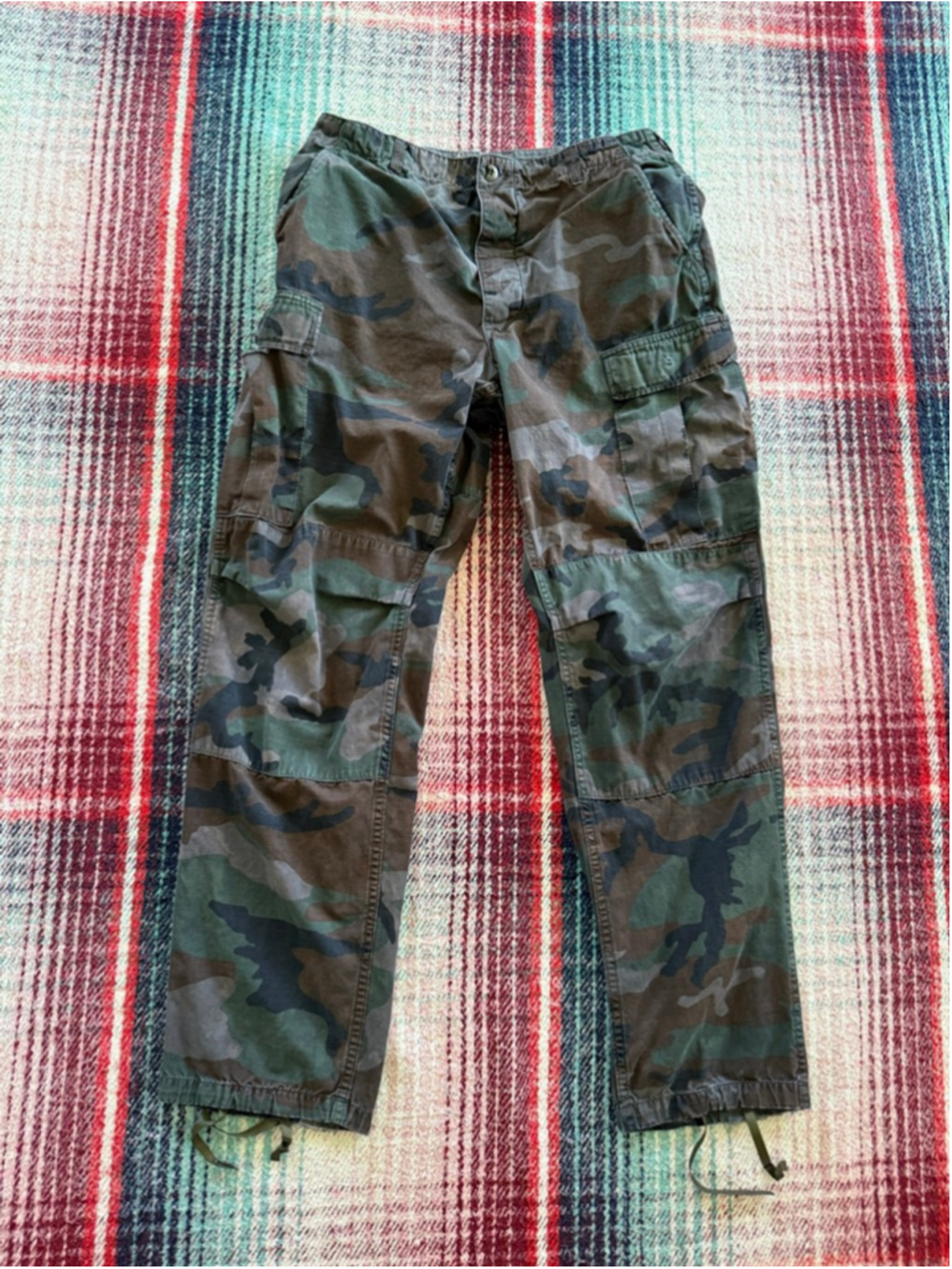Vintage Distressed US Military Woodland Camo Cargo Pants 32x32